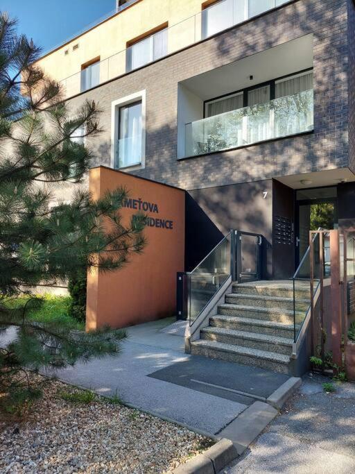 Apartman Kmetova So Sukromnym Parkovanim Zdarma, 5 Min Peso Do Centra Koszyce Zewnętrze zdjęcie