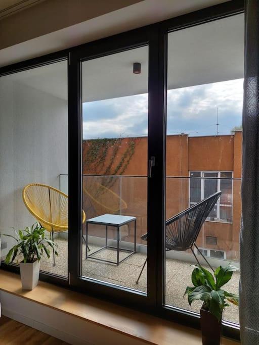 Apartman Kmetova So Sukromnym Parkovanim Zdarma, 5 Min Peso Do Centra Koszyce Zewnętrze zdjęcie